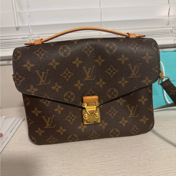 Louis Vuitton Pochette Métis